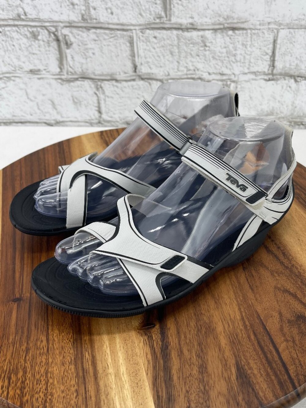 Teva Tevasphere Versa 1003985 Womens Sz. 8 White Black Strappy Sandals